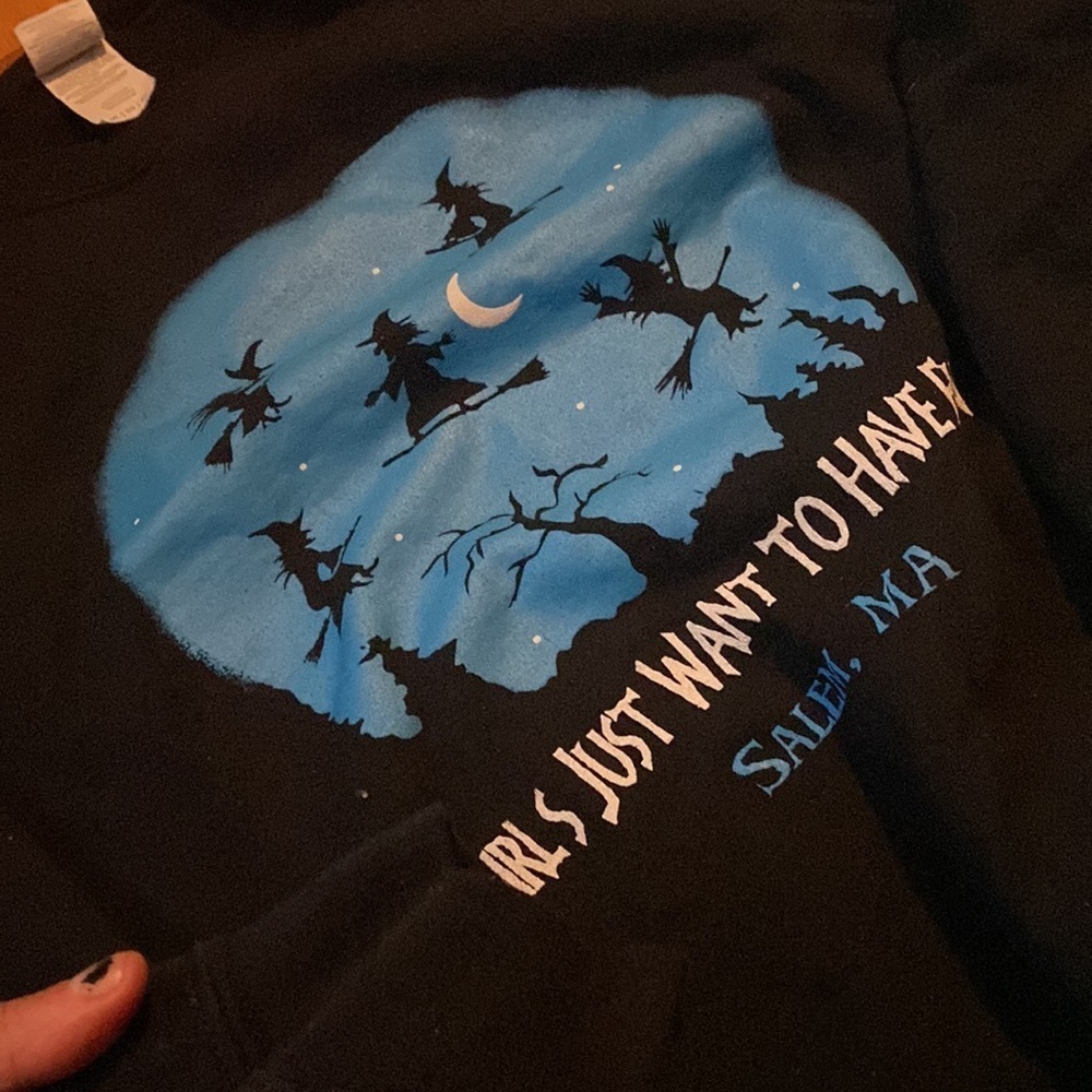 2XL Salem MA Girls Just Want to Have Fun witches  crewneck EUC like new. - Picture 4 of 4